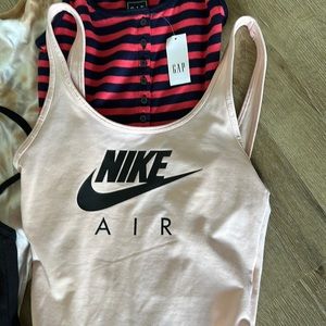 5 bodysuits. Nike, Abercrombie and gap. Like new.